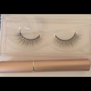 Magnetic Lashes model : Lovely with magnetic Liner